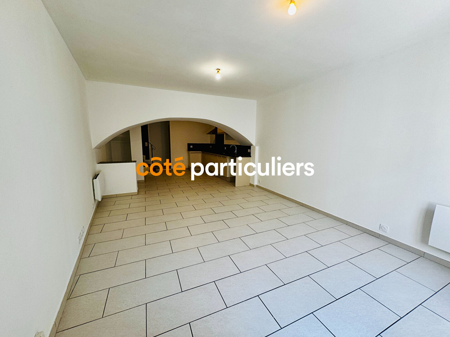 Photo Marsillargues :  Maison de village 105 m², 3 chambres, façade en pierre image 2/6