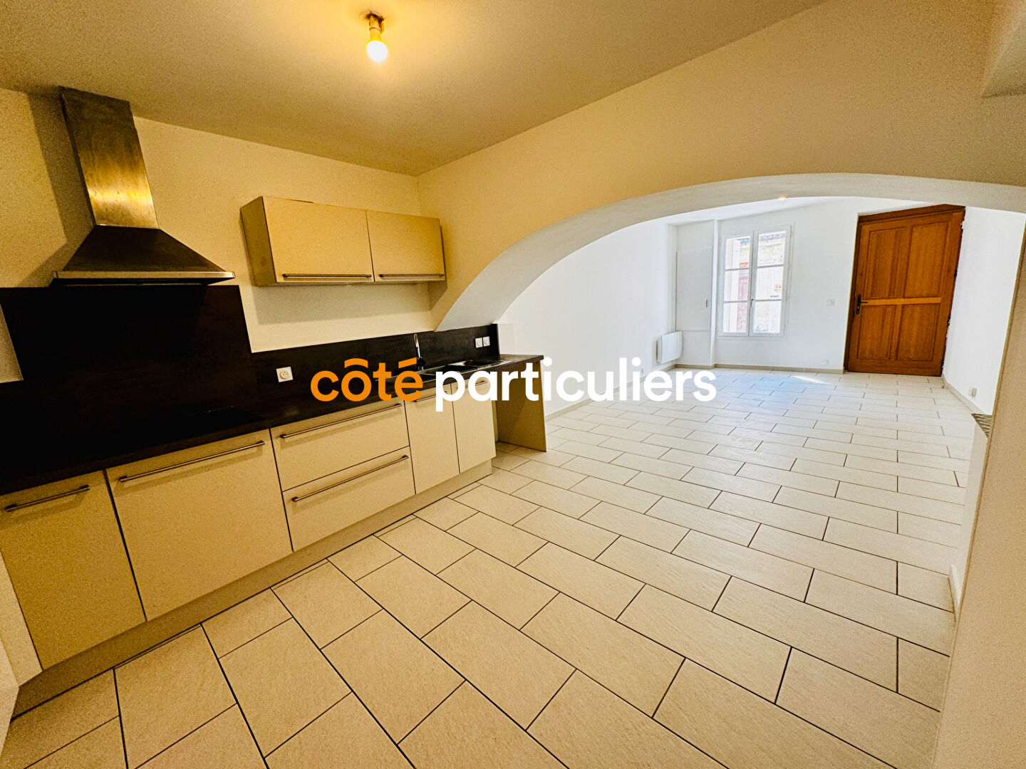 Photo Marsillargues :  Maison de village 105 m², 3 chambres, façade en pierre image 3/6