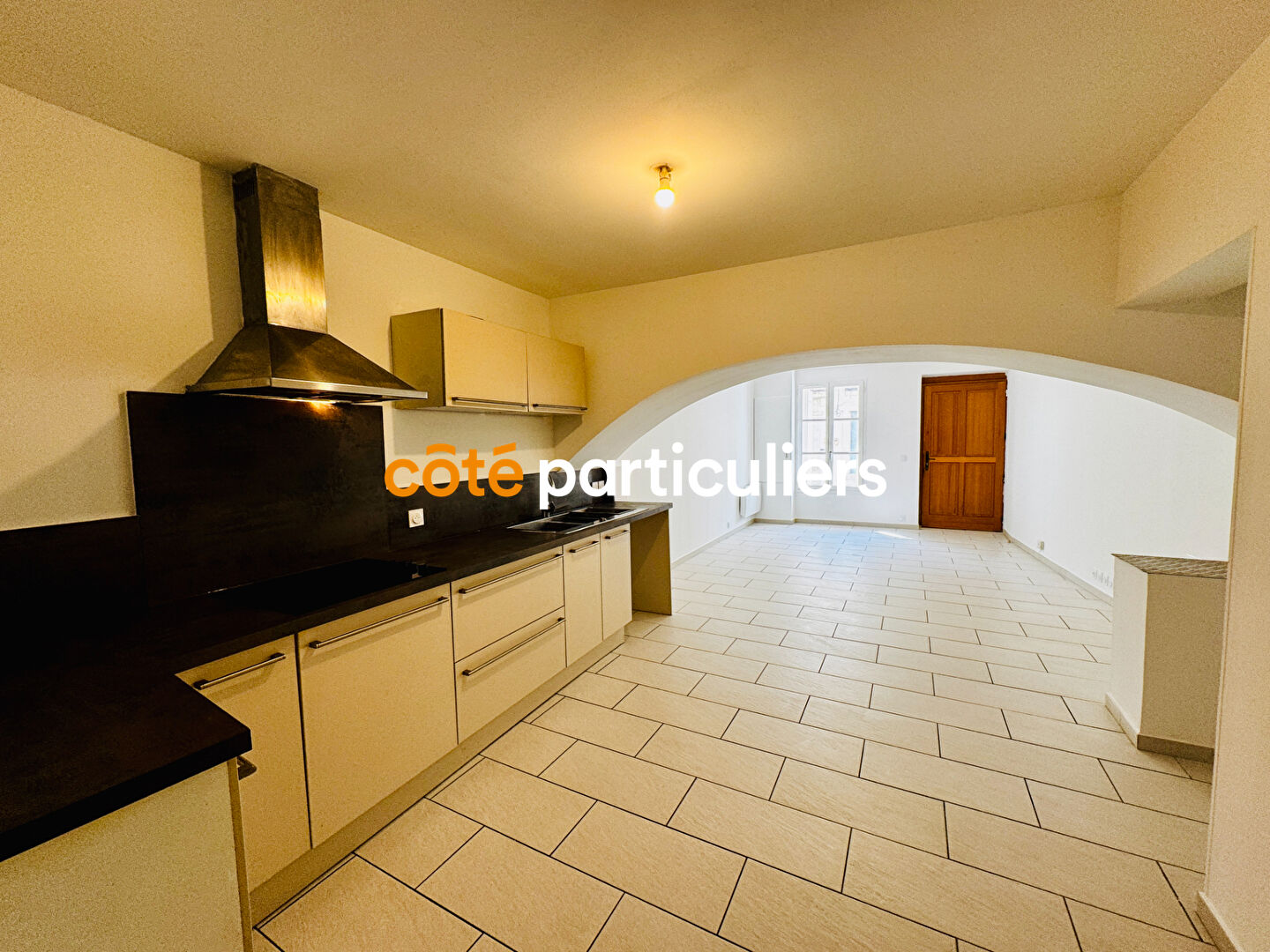 Photo Marsillargues :  Maison de village 105 m², 3 chambres, façade en pierre image 4/6