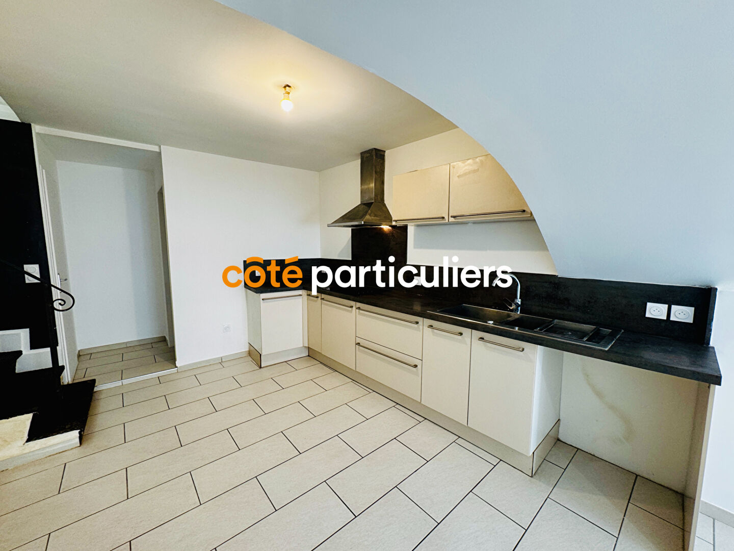 Photo Marsillargues :  Maison de village 105 m², 3 chambres, façade en pierre image 6/6