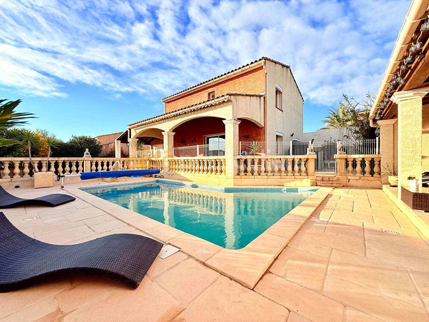 MUS - Villa ,7 pièces de 169m2 , double garage, pool house et piscine