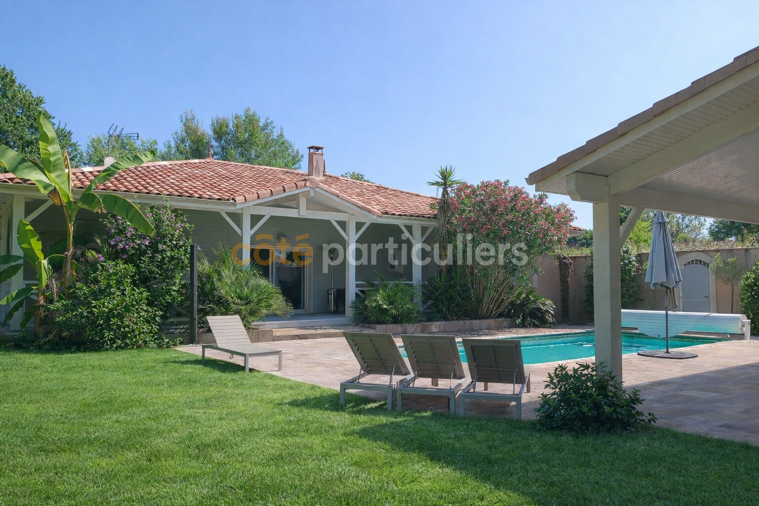 Maison contemporaine 7 pièce(s) 208 m2
