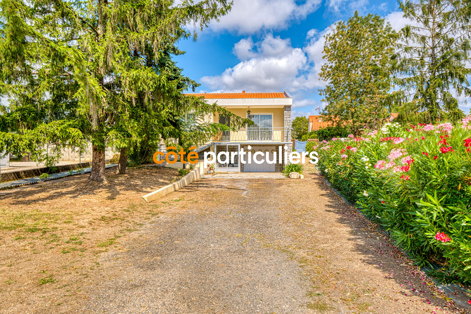 LES LUCS-SUR-BOULOGNE -- MAISON -- 5 PIECES -- 3 CHAMBRES -- 110 M² SURFACE UTILE -- GRAND JARDIN CLOS