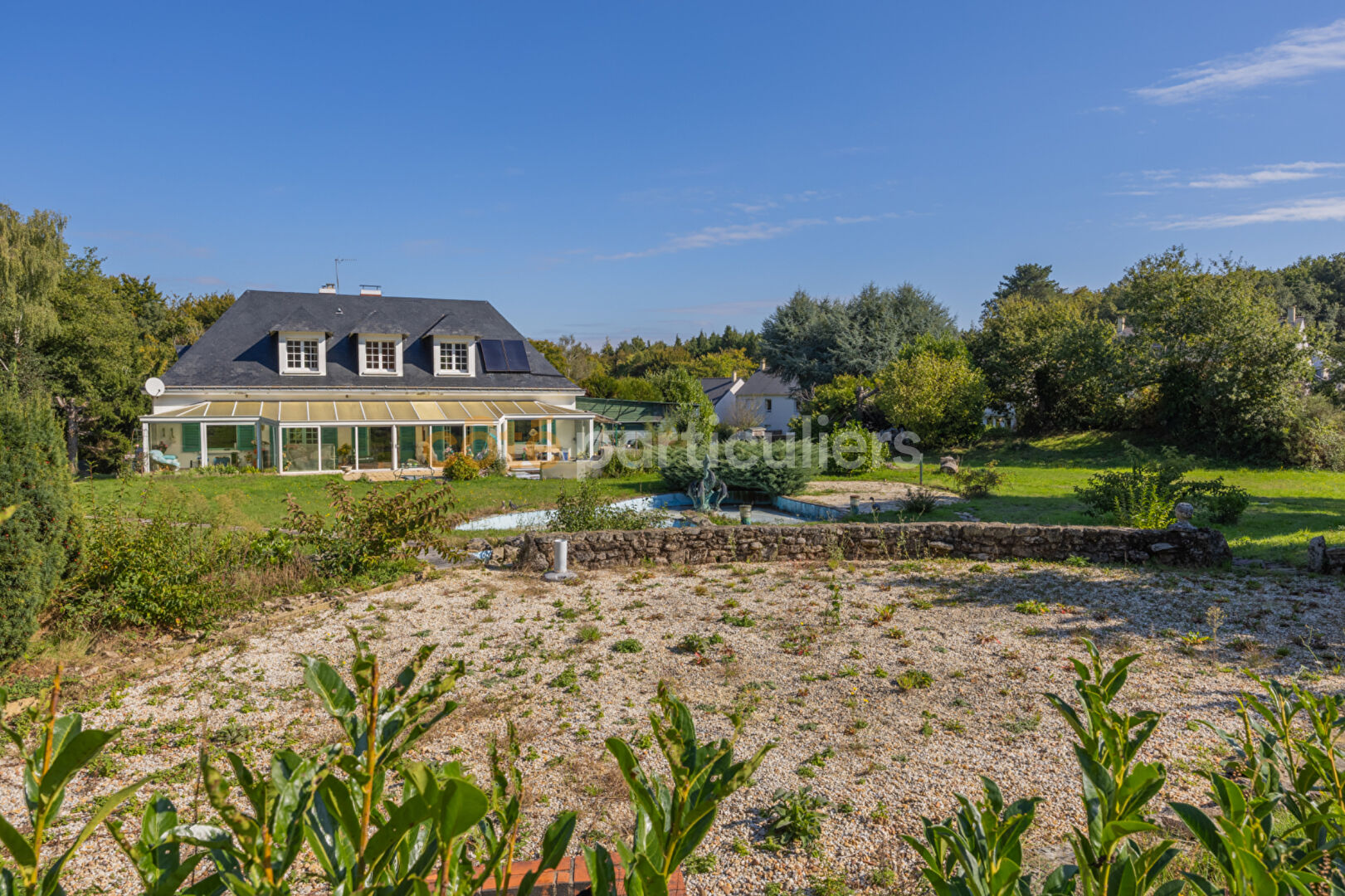 ORVAULT - - PROPRIÉTÉ DE 344M2 UTILES - - TERRAIN DE 13000M2 - - CALME