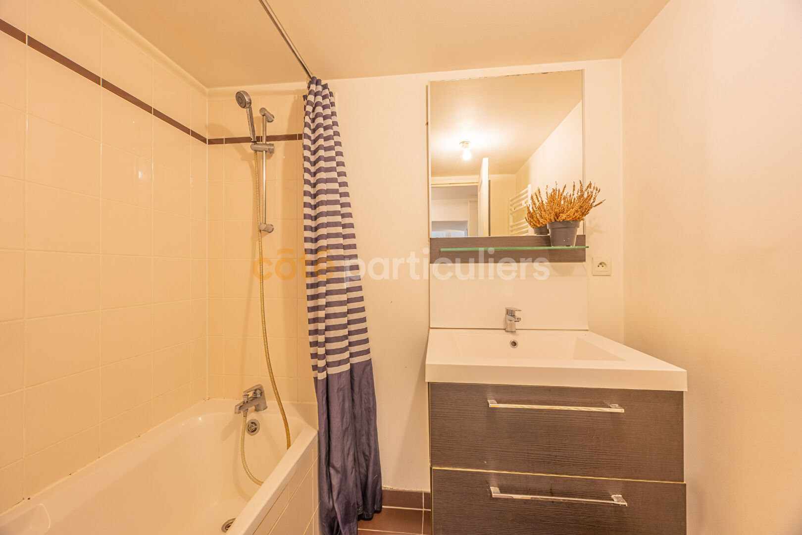 Photo NANTES--APPARTEMENT--HYPERCENTRE--CHARMANT T2 - 45M² AU SOL- PROCHE TOUTES COMMODITES image 5/5