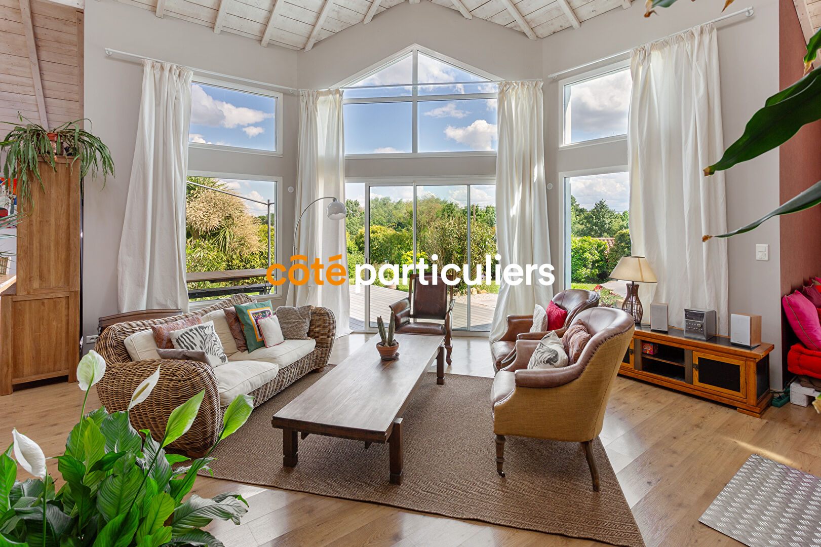 MOUZILLON -- MAISON EXCEPTIONNELLE  -- 173M2 -- JARDIN -- STATIONNEMENT -- PISCINE