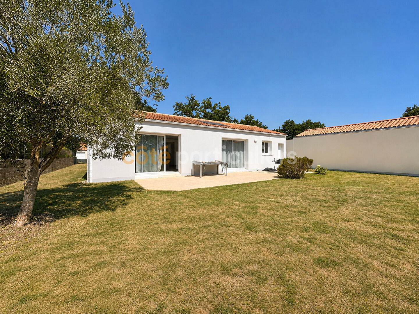 TOUVOIS -- MAISON DE PLAIN-PIED -- 135 M² HABITABLES -- CALME -- 3 CHAMBRES -- MAISON FAMILIALE