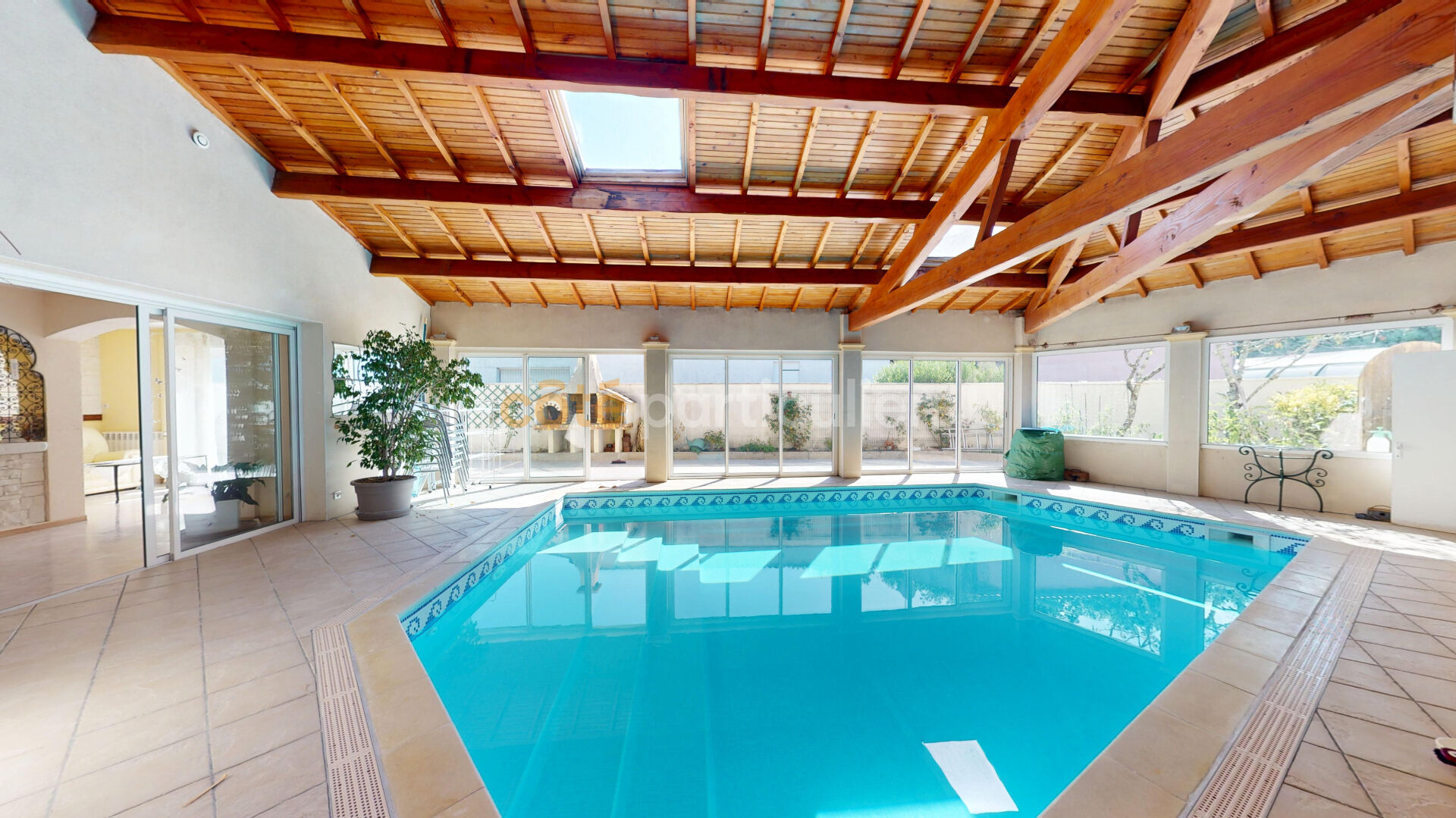 Photo MAISON AVEC PISCINE INTERIEURE image 1/6