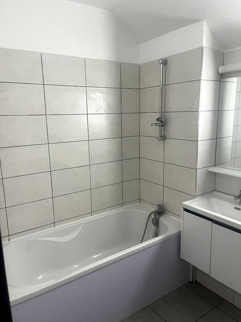 Photo A LOUER - VILLA T4 AVEC PISCINE -  GRAND BOIS image 2/4