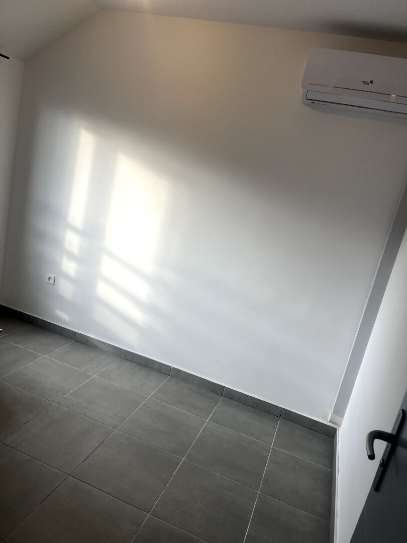 Photo A LOUER - VILLA T4 AVEC PISCINE -  GRAND BOIS image 4/4