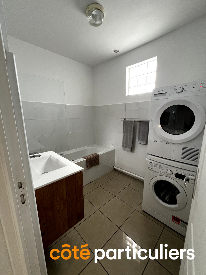 Photo A LOUER T2 MEUBLE ET PARKING -  ST BENOIT image 6/6