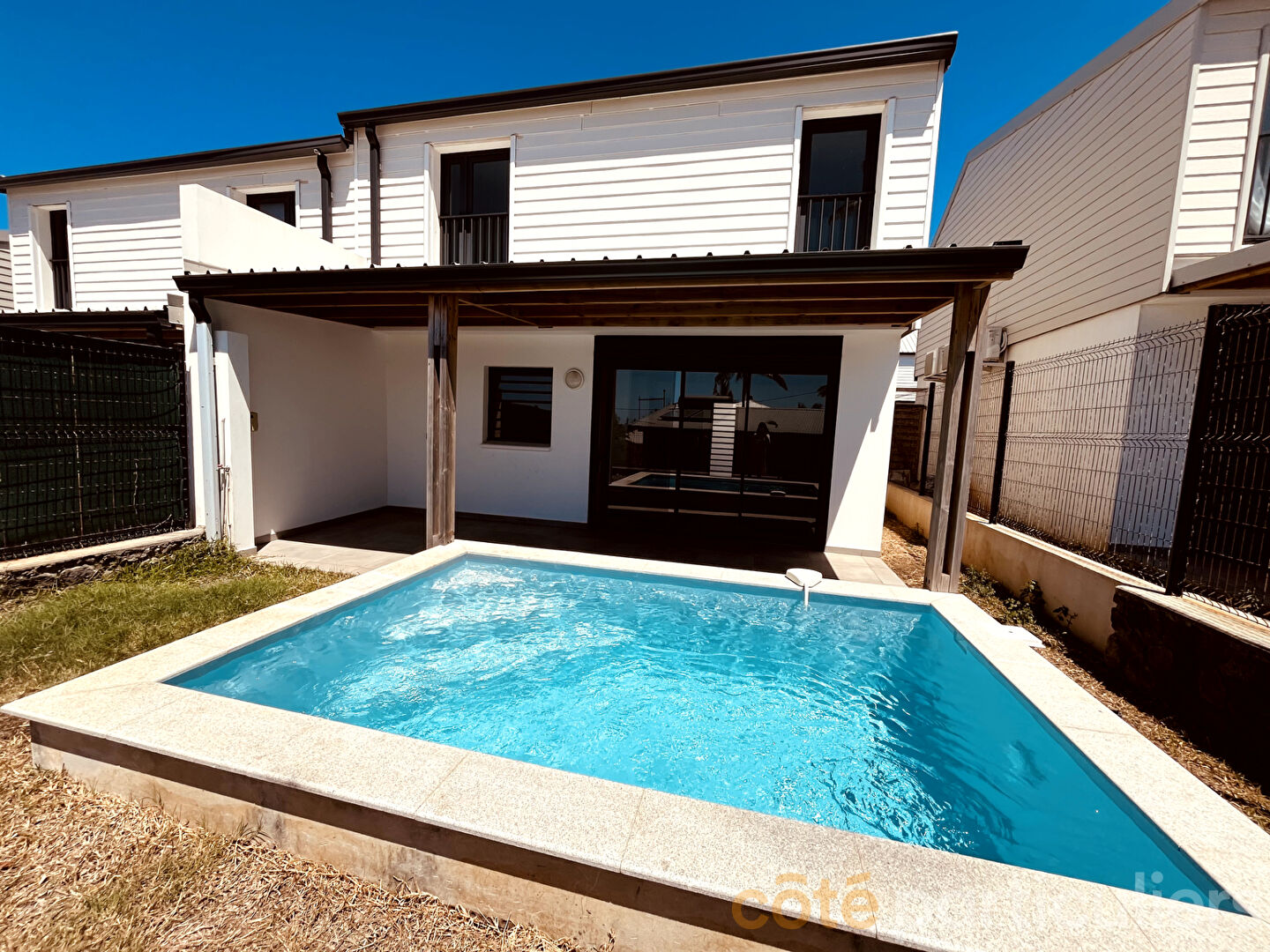 A LOUER - MAISON T4 DE 84 M2 AVEC PISCINE - GRAND BOIS