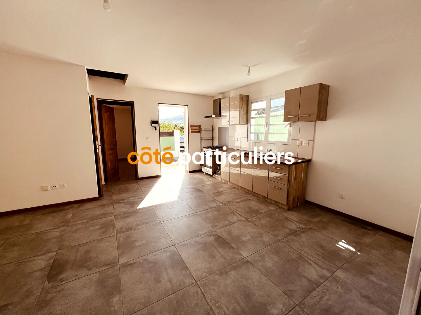 A LOUER - MAISON T4 + VARANGUE - RIVIERE ST LOUIS