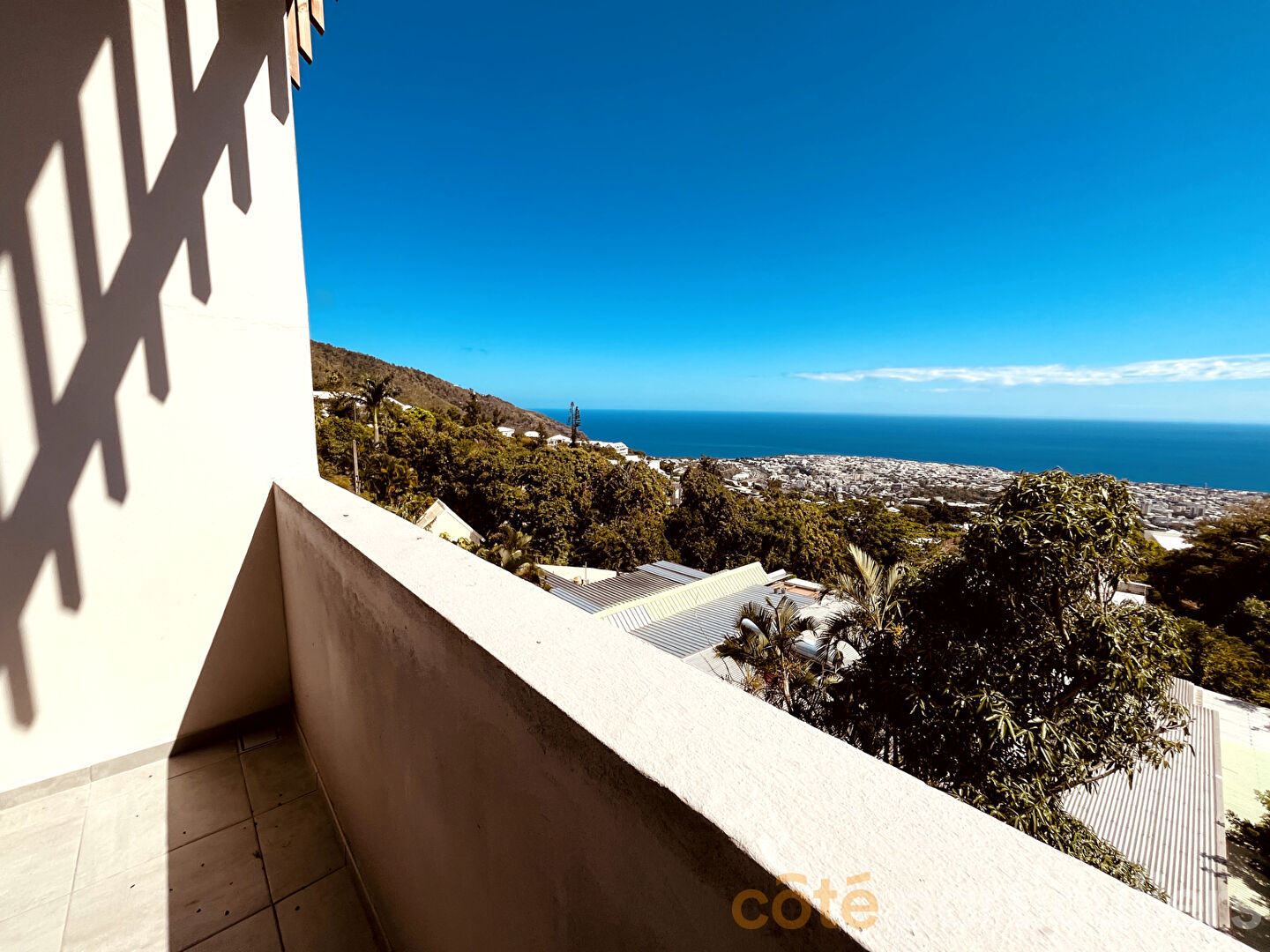 Photo Appartement Saint Denis 1 pièce(s) 38 m2 - BELLEPIERRE image 1/6