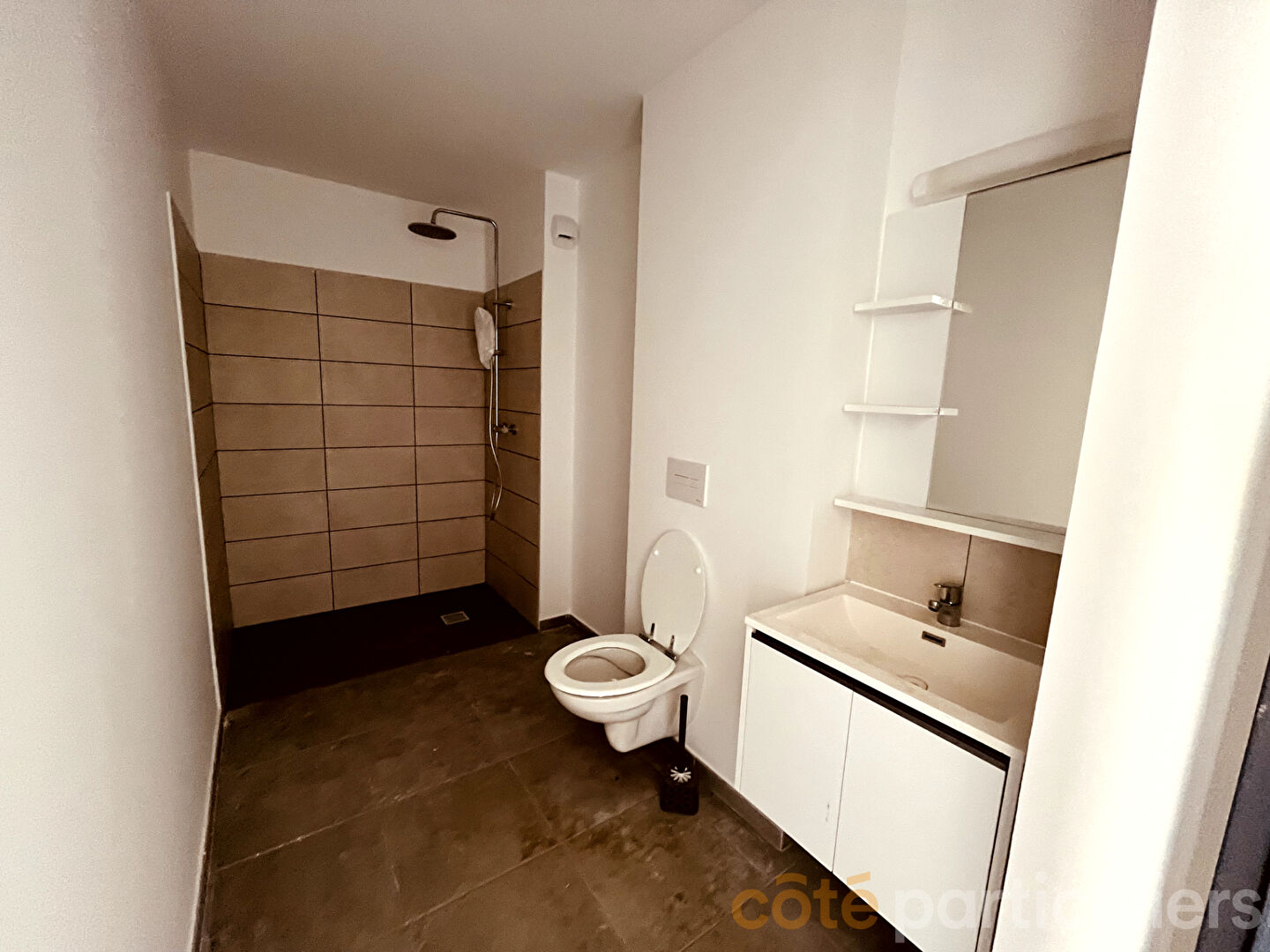 Photo Appartement Saint Denis 1 pièce(s) 38 m2 - BELLEPIERRE image 2/6