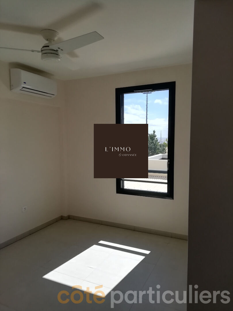 Photo A VENDRE - T3 DE 67 m2 - FRONT DE MER SAINT-PAUL image 2/5