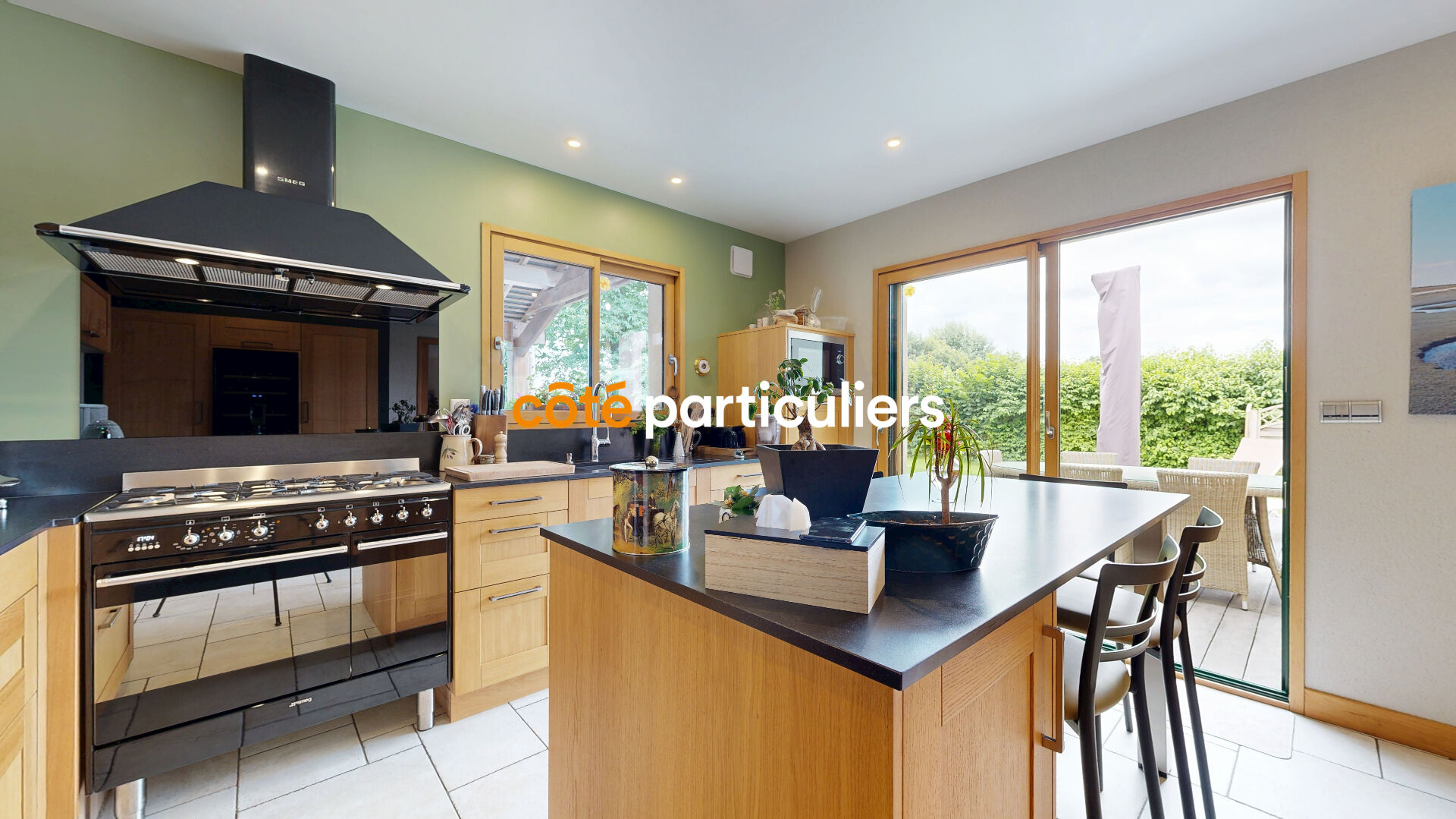 Propriété équestre 17 km Avranches commune de Brécey 175 m2 et bâtiment avec boxes sur 4 hectares.