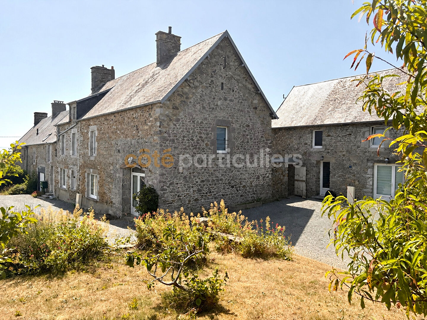 Ensemble immobilier de 3 maisons et possibilité de 2 de plus - Heugueville-sur-Sienne