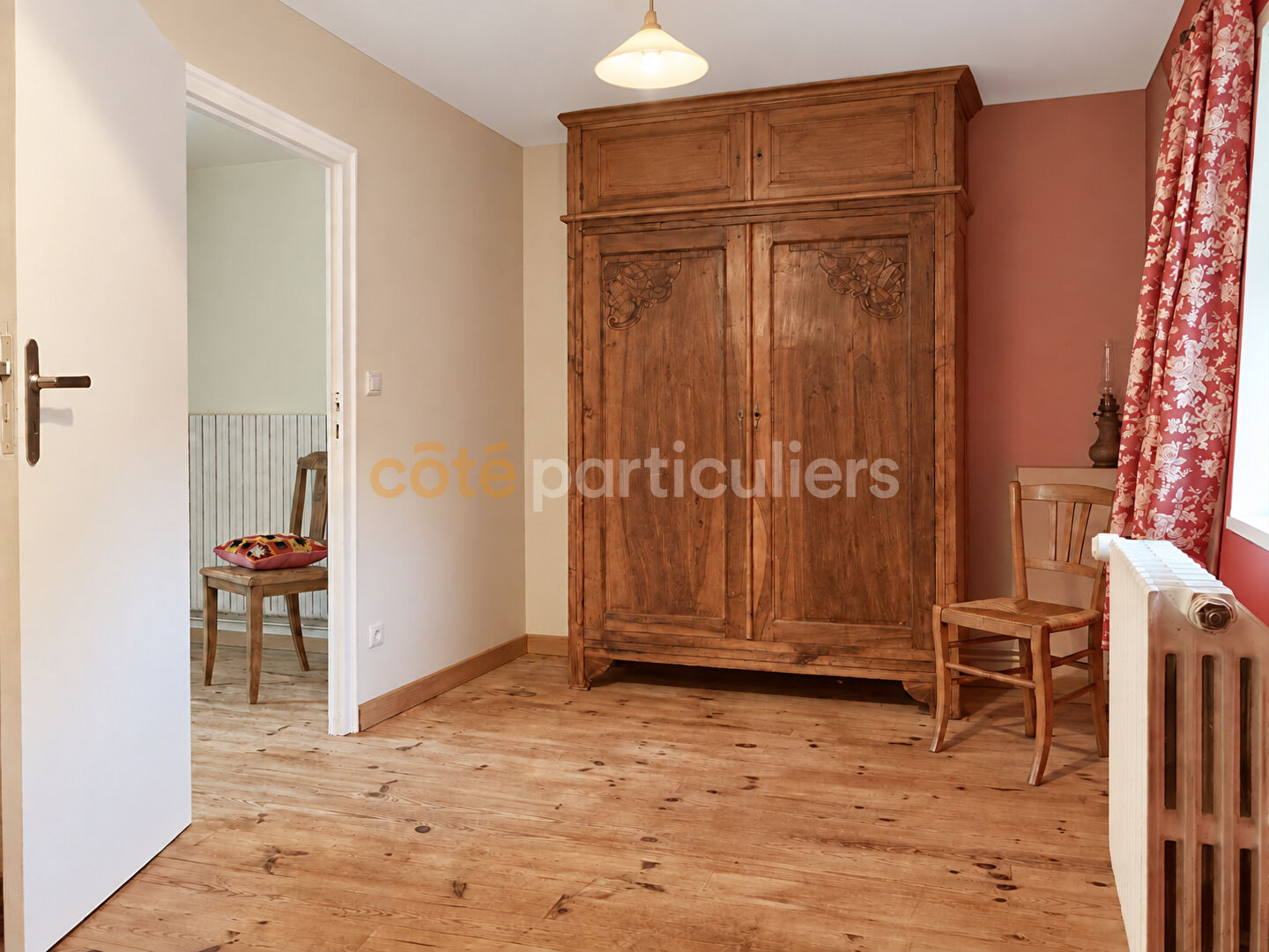 Maison en pierre, 3 chambres, 8 000 m2 de terrain.