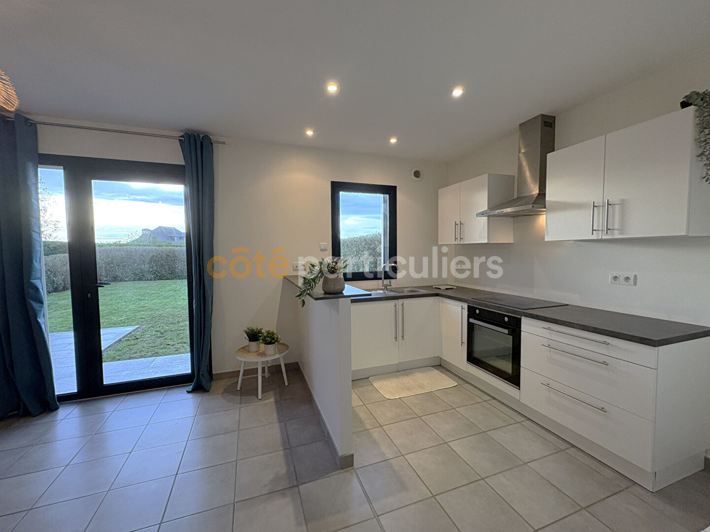 Photo SAINT COULOMB, centre, Maison de type 4. Jardin. Garage image 4/6