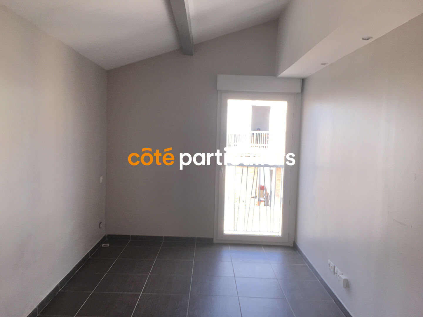 Photo Avenue de Muret -  A 400m  du Tramway,  superbe Type 1  de 20.28 m² -Etat neuf image 1/3