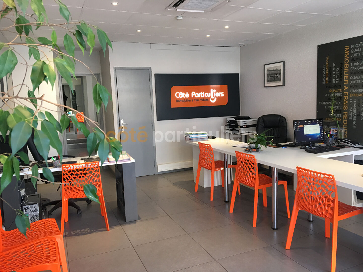 Photo Patte d'Oie - Cession de bail d'un local de 98 m²  avec jolie vitrine à 30m du métro A-Grand passage image 3/6