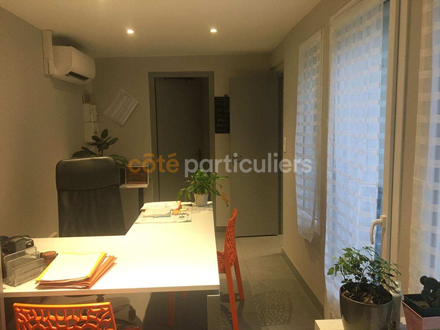 Photo Patte d'Oie - Cession de bail d'un local de 98 m²  avec jolie vitrine à 30m du métro A-Grand passage image 5/6