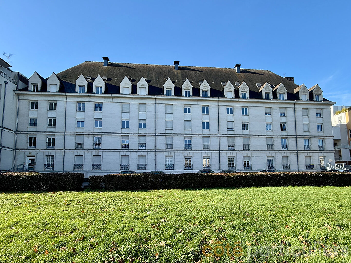 Tours Duplex 2 pièces plus bureau