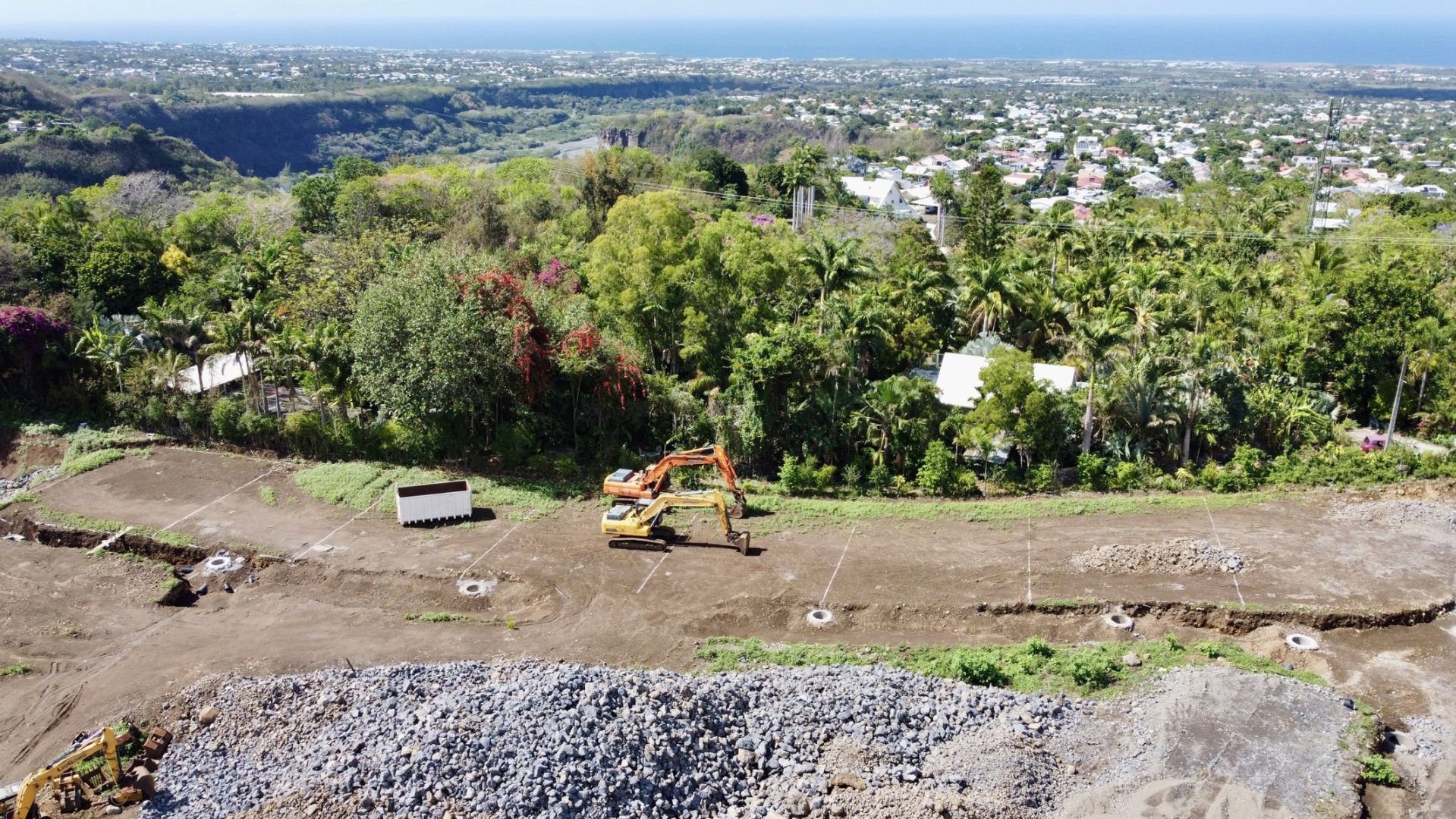 Terrain Constructible Viabilisé - 214 M2 - Rivière Saint Louis