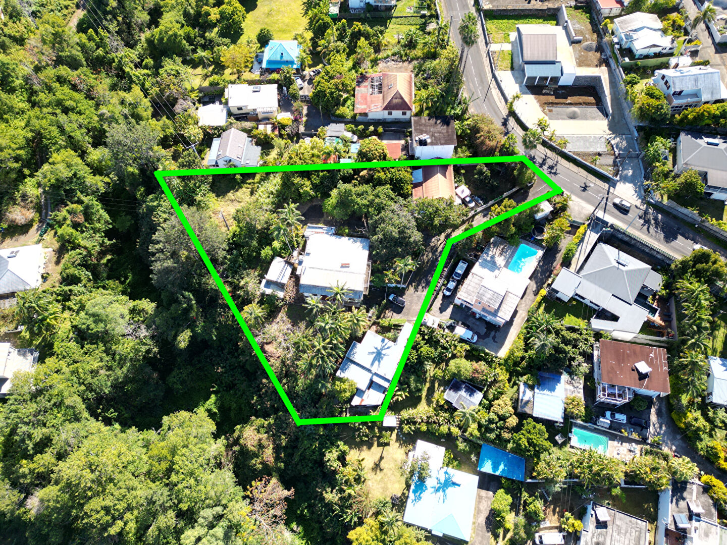 A VENDRE TERRAIN VIABILISE 4112 M2 LE TAMPON 11EME KM