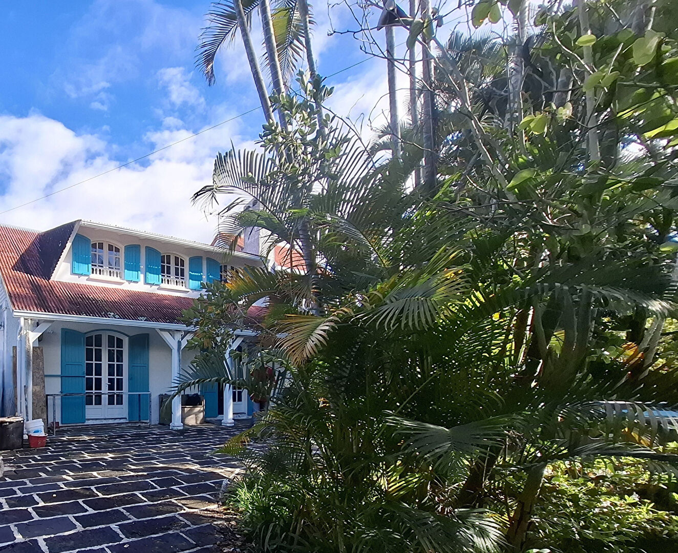 A VENDRE VILLA 5 pièces + deux T2 indépendants - secteur Tampon 11eme km