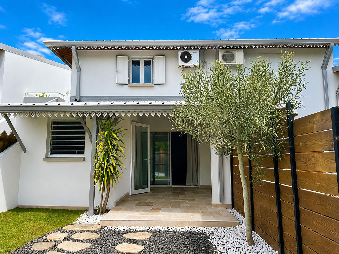Charmante maison de 57 m² avec jardin Saint-Gilles-les-Bains, Route du Théâtre