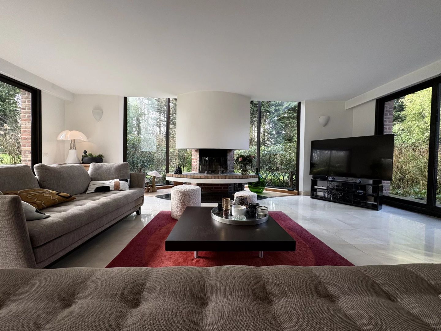 Photo Maison Contemporaine Sur 4000m2 image 3/6