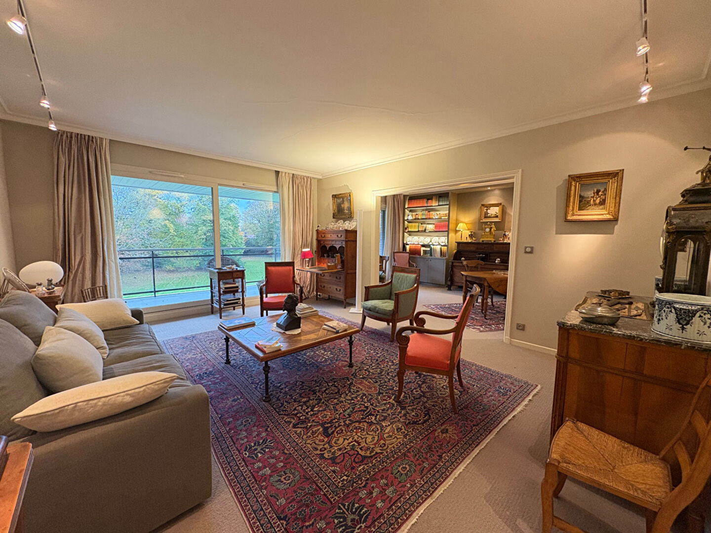 Appartement  élégant vue parc  au grand calme et bien exposé