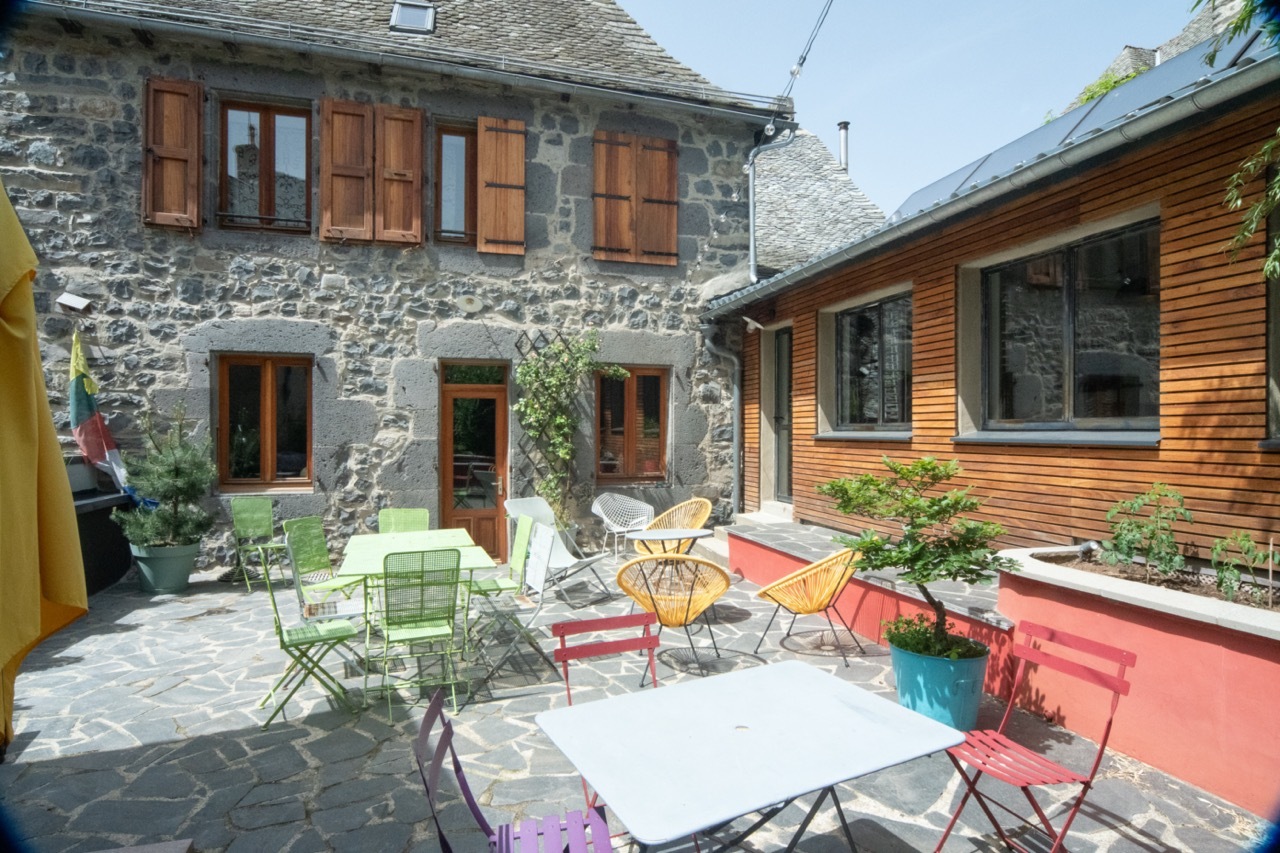 Bâtisse de caractère en plein centre de Laguiole - Idéal activité touristique ou hôtelière