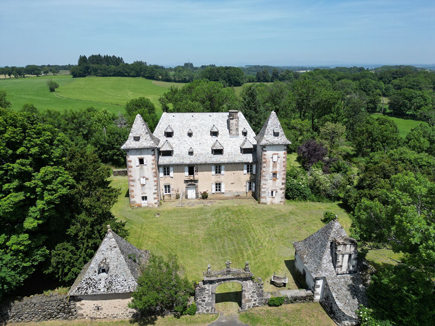 BELLE DEMEURE SUR LE PLATEAU DU CARLADEZ