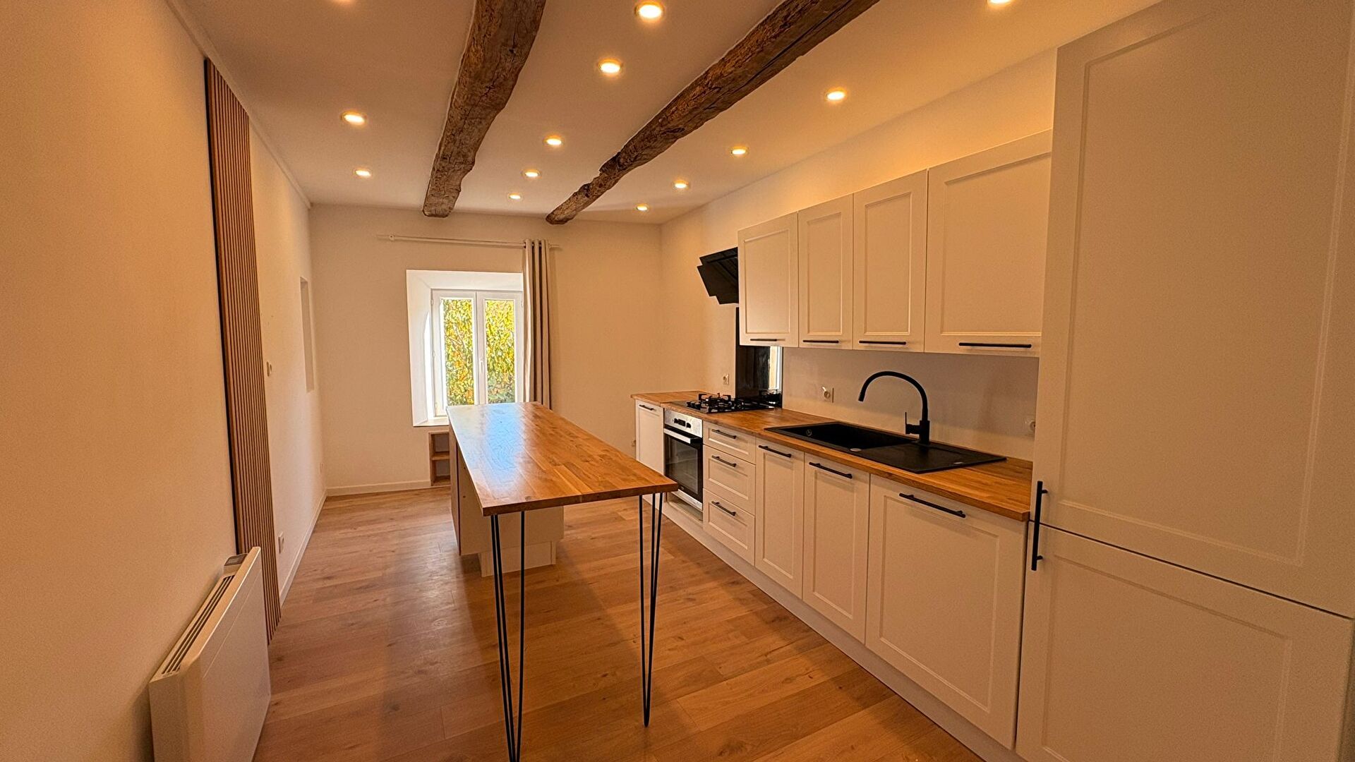 SAINT COME D'OLT, maison entièrement rénovée de Type 5 avec terrasse.
