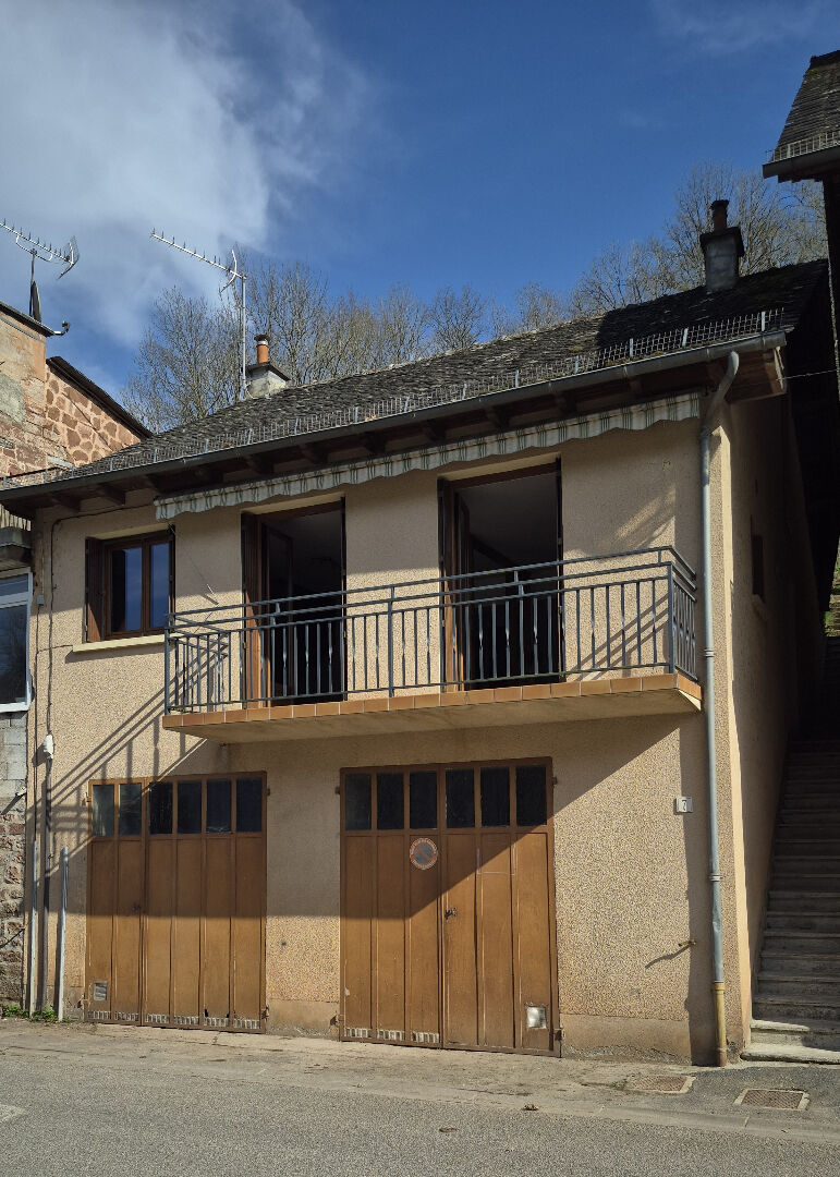 Maison de Type 3/4 avec jardin et garage, coeur de ville de VILLECOMTAL