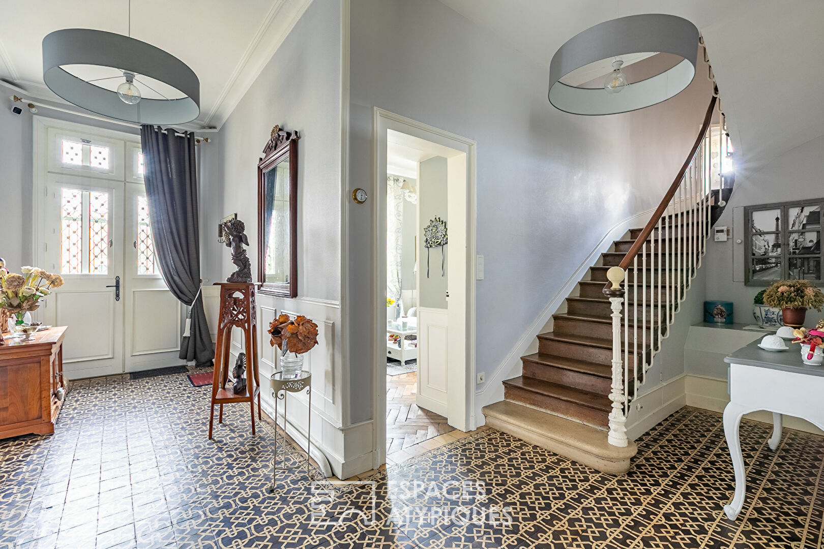 Maison de maître rénovée avec parc et dépendances