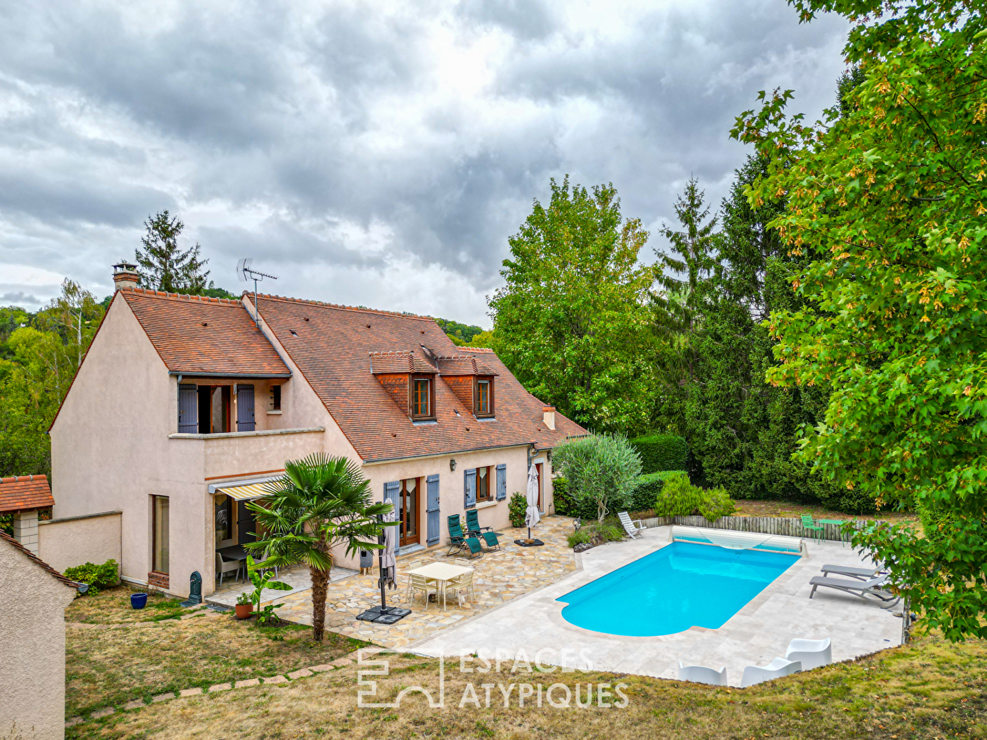 Maison de charme réinventée à Vétheuil avec piscine et dépendance