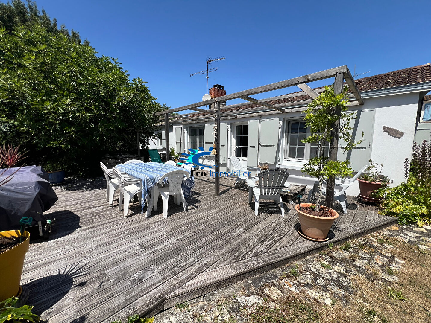 SAINT XANDRE MAISON TYPE LONGERE DE PLAIN-PIED 2 CHAMBRES + STUDIO + GARAGE + JARDIN
