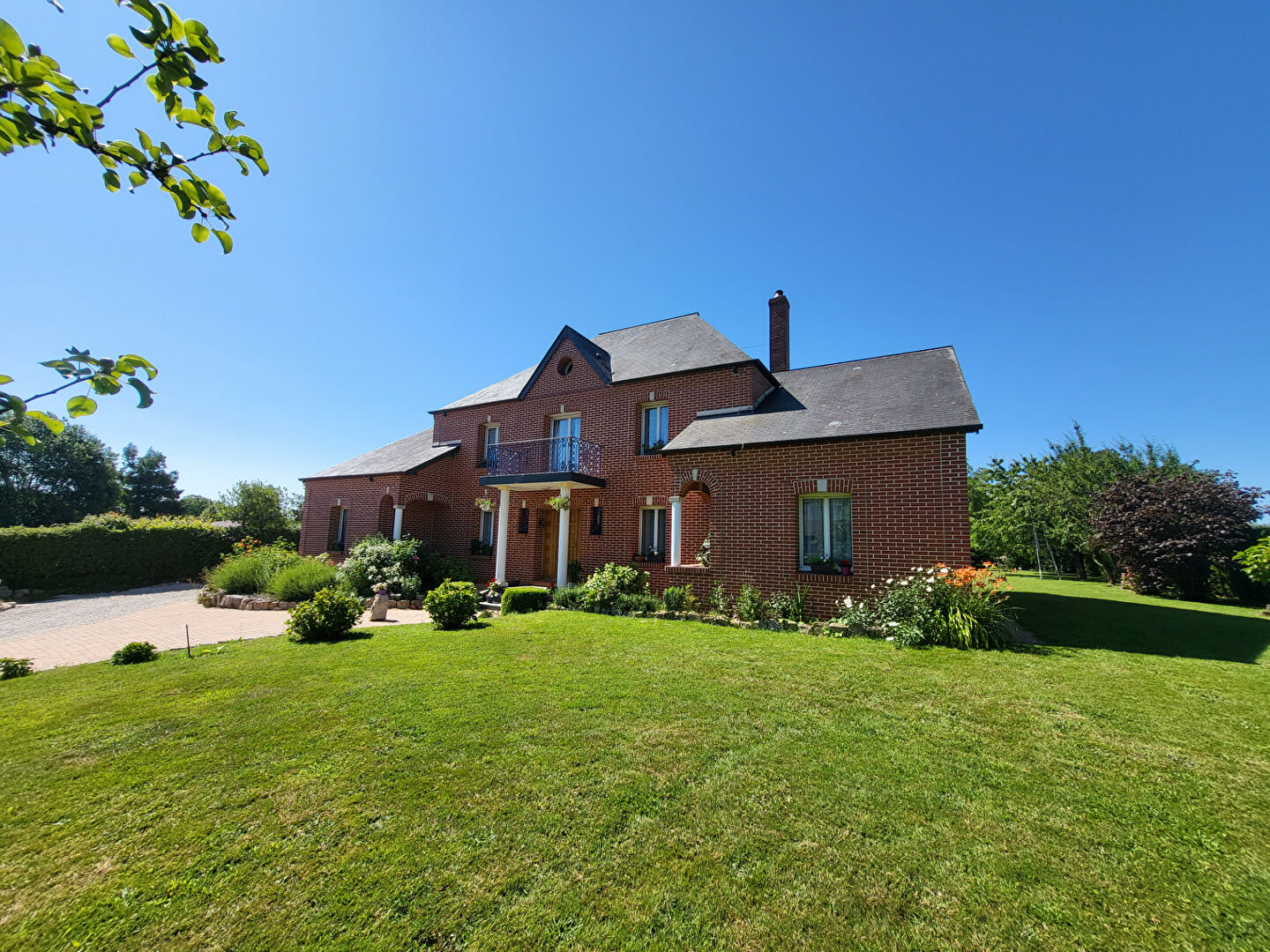 Photo Maison Buchy 356m2 image 1/6