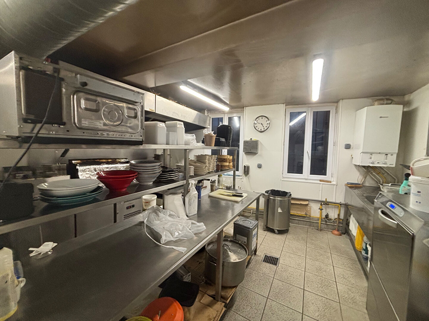 Photo Murs commerciaux (immeuble entier)  Rouen au pied de la gare SNCF image 1/5