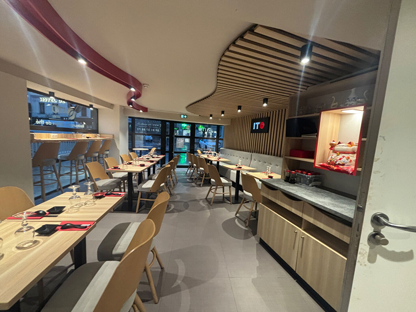 Photo Murs commerciaux (immeuble entier)  Rouen au pied de la gare SNCF image 5/5