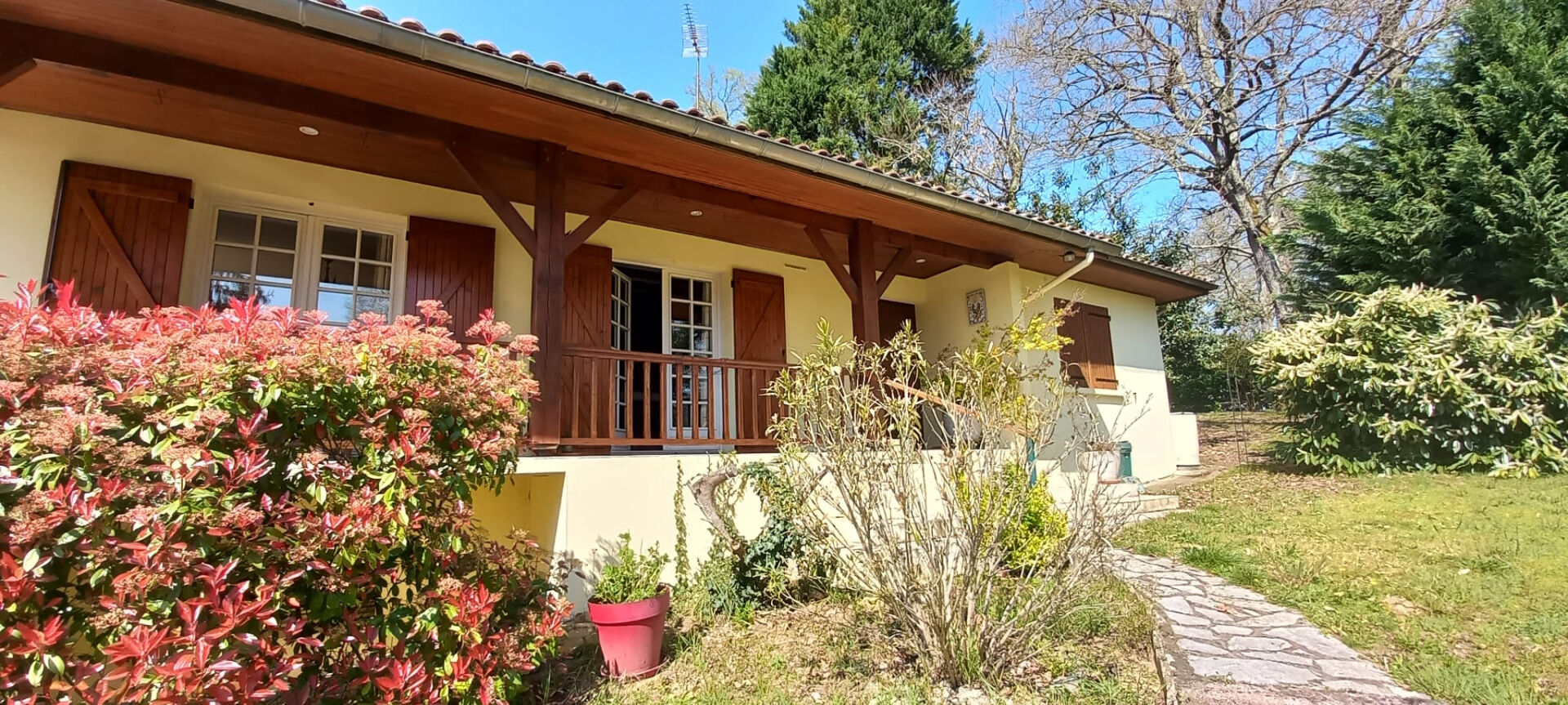 A 12mn de Mont de Marsan maison 4 chambres avec jardin