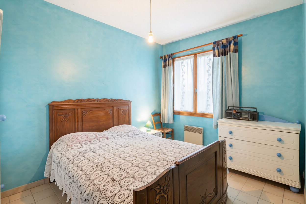 Maison 3 chambres  isolée, combles aménageable et dépendance