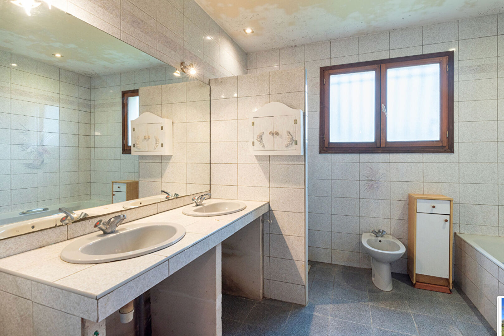 Maison 3 chambres  isolée, combles aménageable et dépendance