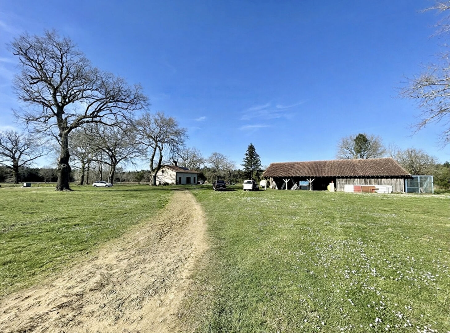 Maison 3 chambres  isolée, combles aménageable et dépendance