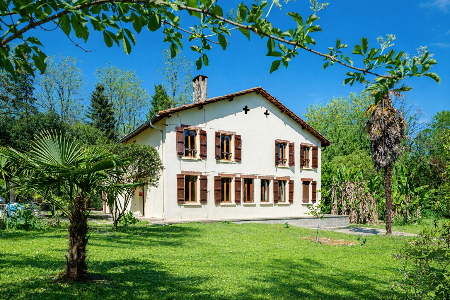 A 5mn de Mont de Marsan grande maison familiale avec parc possibilité division en deux logements