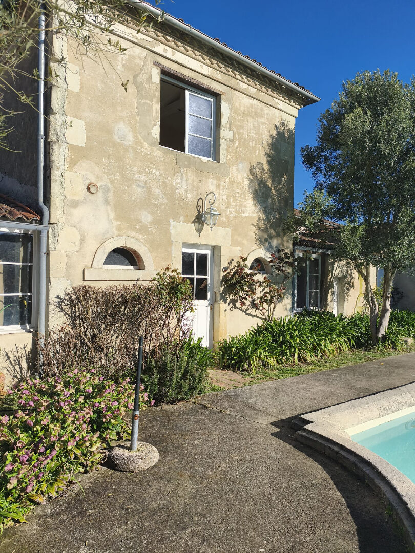 Maison T2 transformable en T3 dans un domaine privé avec piscine et parking au centre de SAINT SEVER